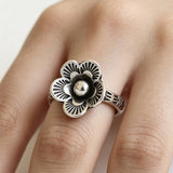 Anello Retro Minimalista con Fiore