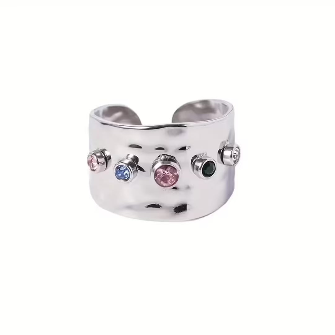 Anello Vintage in Zirconia Cubica Dorata" can be rewritten as "Vintage Ring in Golden Cubic Zirconia.