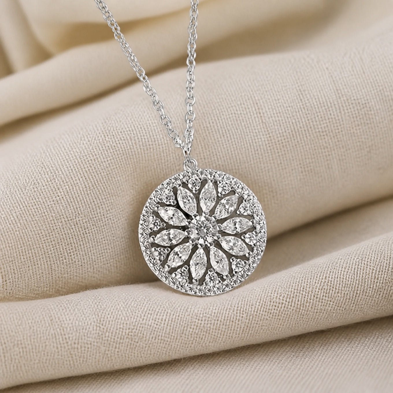 Collana Lussuosa con Zirconia a Forma di Girasole