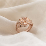 Anello Maestoso in Oro a Forma di Fiore