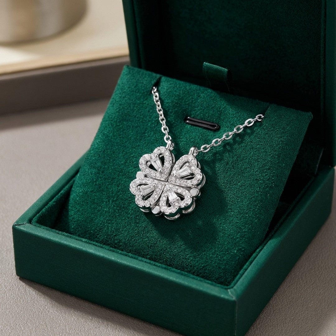 "Collana con Trifoglio Dorato e Pendente a Cuore in Zircone" could be rewritten as "Collana con Trifoglio Oro e Pendente a Cuore in Zircone".