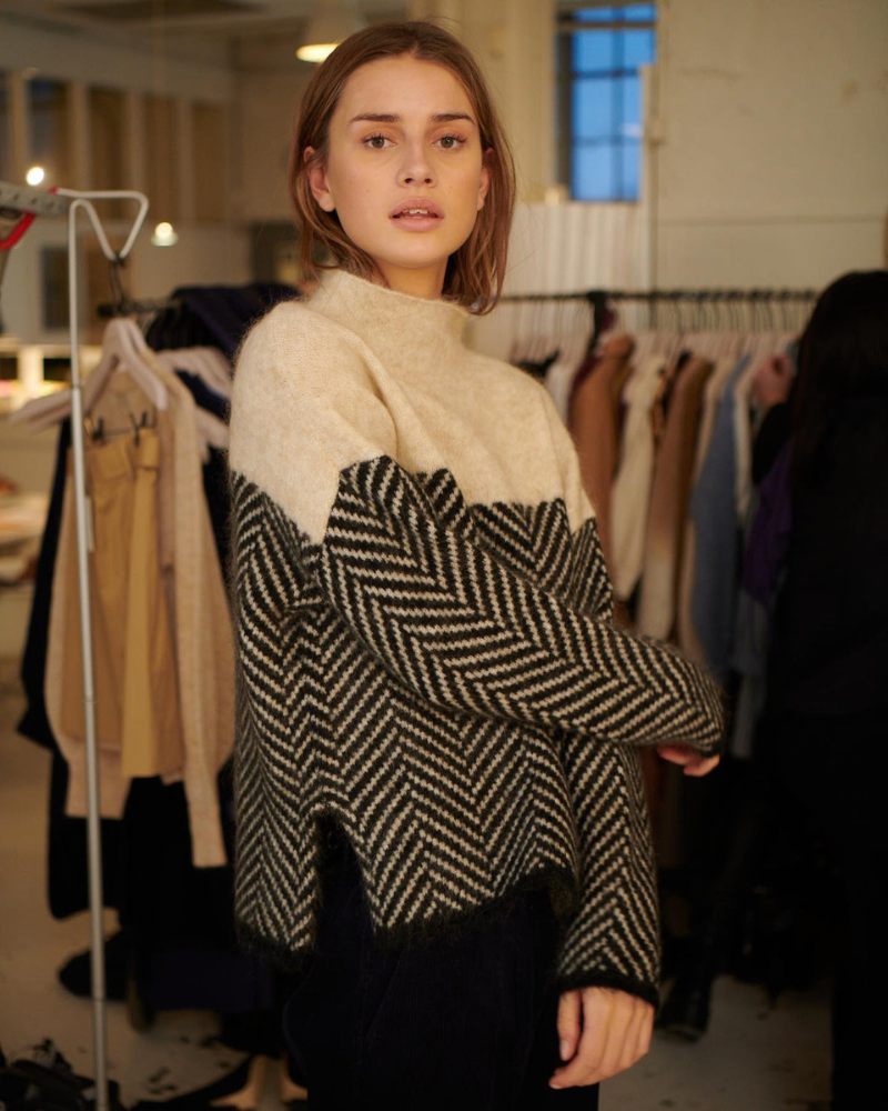 Norah | Maglione in Cotone con Collo Alto Elegante A minha loja