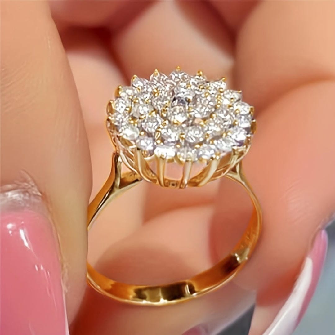 Anello Dichiarativo con Halo di Cristalli a Cluster