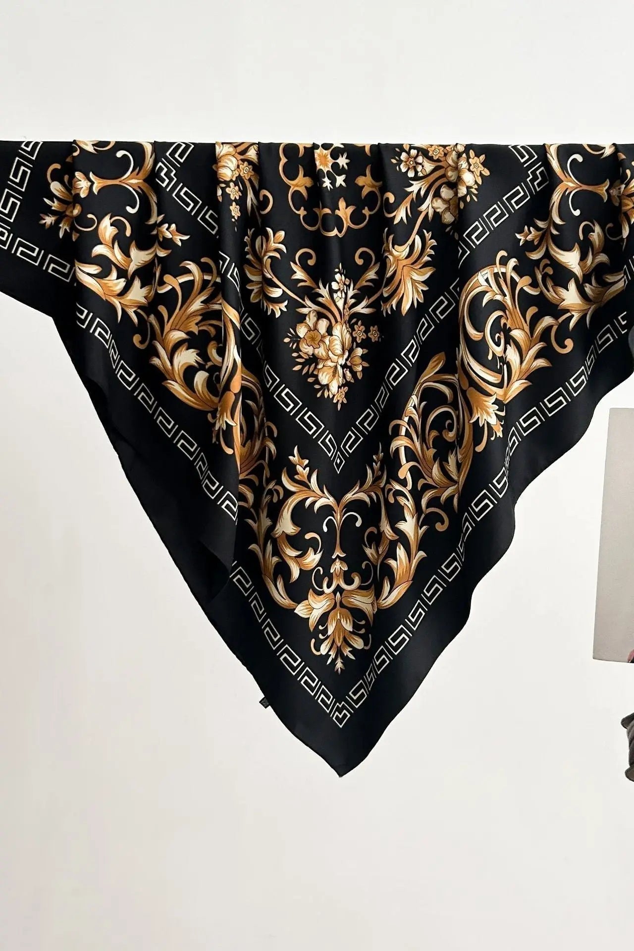 Galina Musta Foulard (100 % Seta - 88 cm) A minha loja