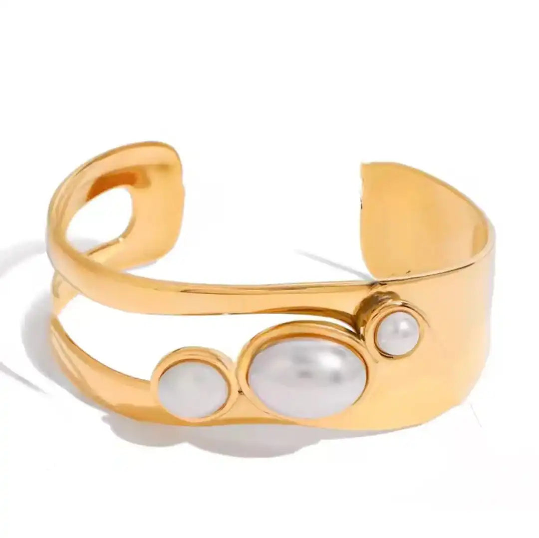 "Bracciale Vintage in Occhio di Tigre Dorato" can be rewritten as "Bracciale Vintage in Occhio di Tigre con Finitura Dorata".