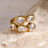 Anello a Goccia con Cinque Pietre in Design Cluster