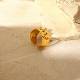 Anello Vintage in Zirconia Cubica Dorata" can be rewritten as "Vintage Ring in Golden Cubic Zirconia.