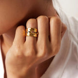 Anello Vintage in Zirconia Cubica Dorata" can be rewritten as "Vintage Ring in Golden Cubic Zirconia.