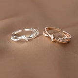 Anello Classico con Nodo a Croce