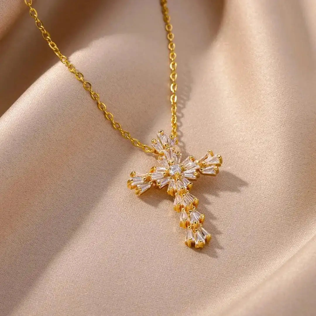 Collana Classica con Croce in Zirconia e Argento