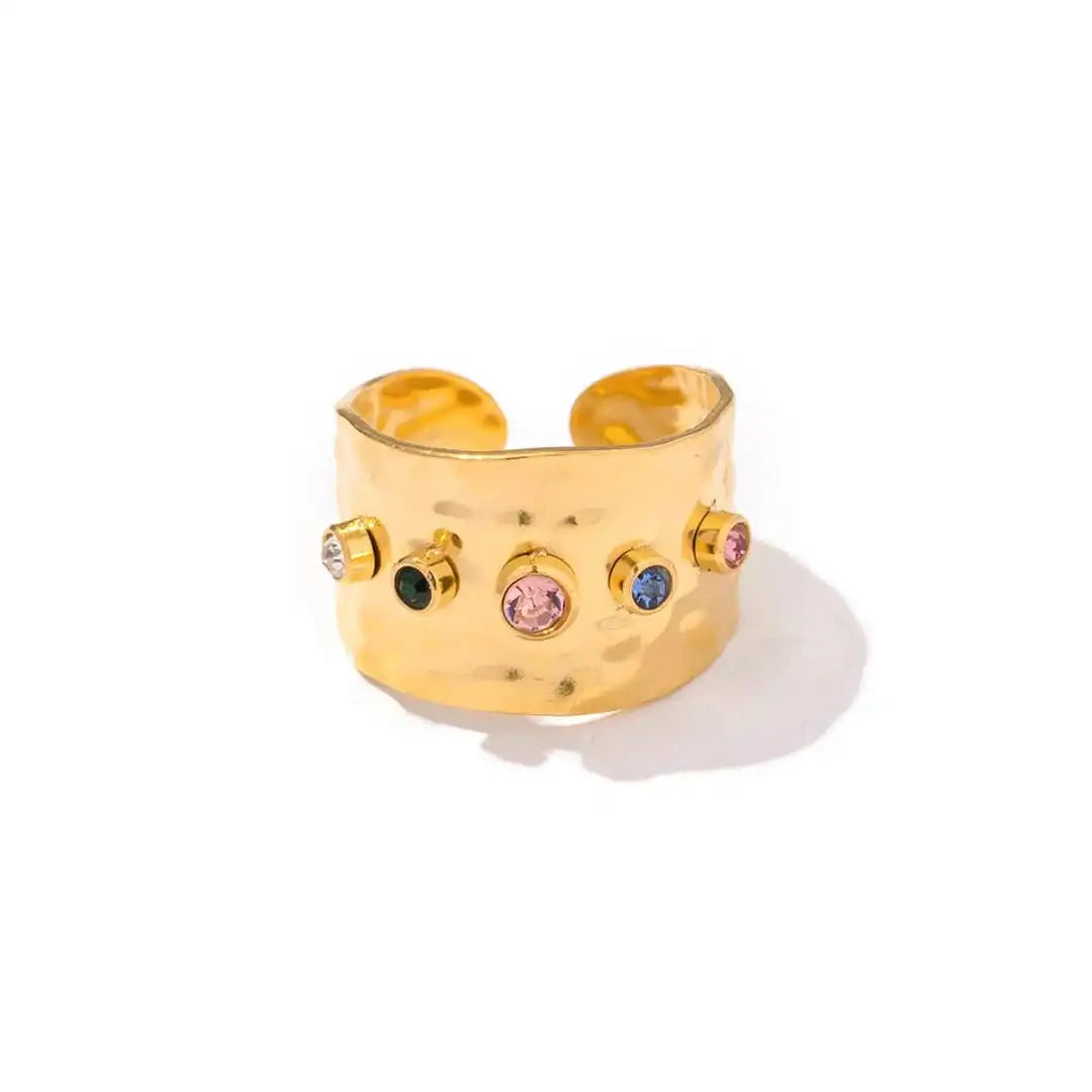 Anello Vintage in Zirconia Cubica Dorata" can be rewritten as "Vintage Ring in Golden Cubic Zirconia.