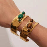 "Bracciale Vintage in Occhio di Tigre Dorato" can be rewritten as "Bracciale Vintage in Occhio di Tigre con Finitura Dorata".