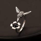 Anello Regolabile con Colibrì e Pietra Flora